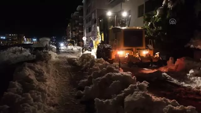 KASTAMONU - Bozkurt Belediyesi ekiplerinin kar mesaisi devam ediyor KASTAMONU - Bozkurt Belediyesi ekiplerinin kar mesaisi devam ediyor