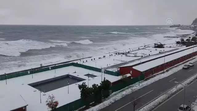 KASTAMONU - Etkili olan fırtına nedeniyle Karadeniz'de 4 metre yüksekliğinde dalgalar oluştu KASTAMONU - Etkili olan fırtına nedeniyle Karadeniz'de 4 metre yüksekliğinde dalgalar oluştu
