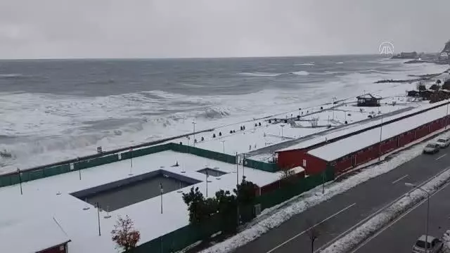KASTAMONU - Etkili olan fırtına nedeniyle Karadeniz'de 4 metre yüksekliğinde dalgalar oluştu KASTAMONU - Etkili olan fırtına nedeniyle Karadeniz'de 4 metre yüksekliğinde dalgalar oluştu
