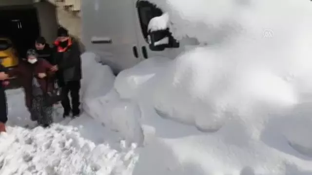 KASTAMONU - Kardan yolu kapanan köydeki hastayı AFAD ve UMKE ekipleri kurtardı KASTAMONU - Kardan yolu kapanan köydeki hastayı AFAD ve UMKE ekipleri kurtardı
