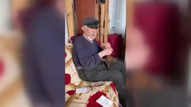 Son dakika: Kendisine aşı yapan ekibe meyle 'Ölürüm Türkiye'm' türküsünü çaldı Son dakika: Kendisine aşı yapan ekibe meyle 'Ölürüm Türkiye'm' türküsünü çaldı