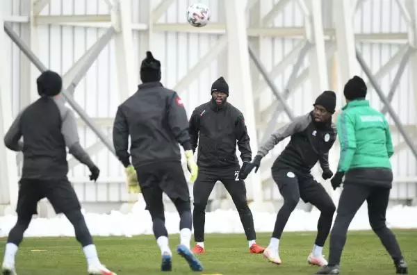Konyaspor'da Jesse Sekidika şoku Konyaspor'da Jesse Sekidika şoku