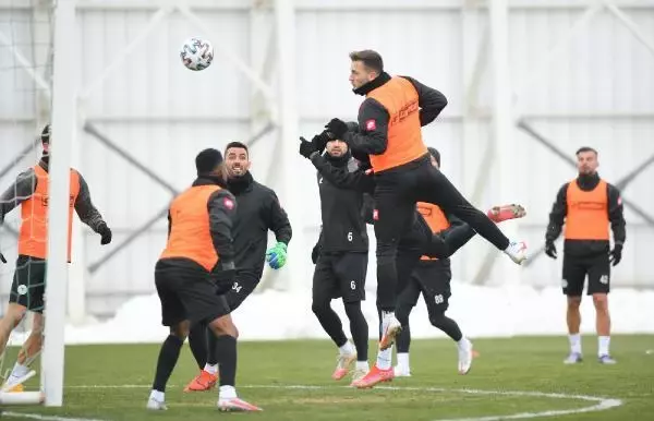 Konyaspor'da Jesse Sekidika şoku Konyaspor'da Jesse Sekidika şoku