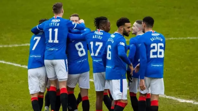 Koronavirüs kurallarını ihlal ederek ev partisine katılan Rangerslı futbolcular kadro dışı bırakıldı Koronavirüs kurallarını ihlal ederek ev partisine katılan Rangerslı futbolcular kadro dışı bırakıldı