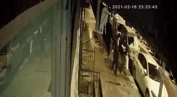 Kuyumcudan 300 bin liralık ziynet eşyası çalan hırsız yakalandı Kuyumcudan 300 bin liralık ziynet eşyası çalan hırsız yakalandı