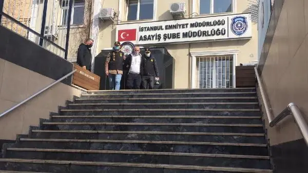 Kuyumcudan 300 bin liralık ziynet eşyası çalan hırsız yakalandı Kuyumcudan 300 bin liralık ziynet eşyası çalan hırsız yakalandı