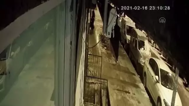 Kuyumcudan hırsızlık yaptığı öne sürülen şüpheli tutuklandı Kuyumcudan hırsızlık yaptığı öne sürülen şüpheli tutuklandı