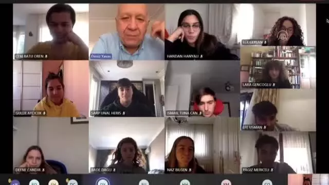 Lise öğrencileri öğretmenlerine sevgilerini çevrim içi sürprizle gösterdi Lise öğrencileri öğretmenlerine sevgilerini çevrim içi sürprizle gösterdi