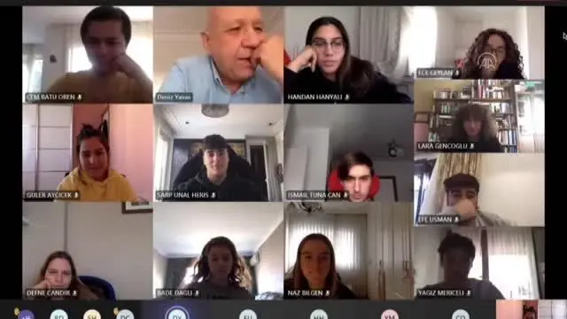 Lise öğrencileri öğretmenlerine sevgilerini çevrim içi sürprizle gösterdi Lise öğrencileri öğretmenlerine sevgilerini çevrim içi sürprizle gösterdi