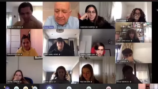 Lise öğrencileri öğretmenlerine sevgilerini çevrim içi sürprizle gösterdi Lise öğrencileri öğretmenlerine sevgilerini çevrim içi sürprizle gösterdi