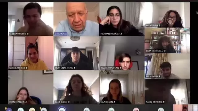Lise öğrencileri öğretmenlerine sevgilerini çevrim içi sürprizle gösterdi Lise öğrencileri öğretmenlerine sevgilerini çevrim içi sürprizle gösterdi