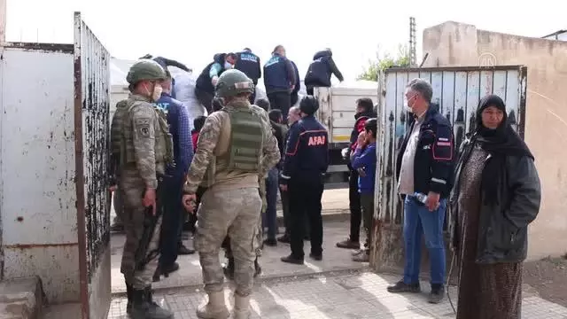 Son dakika: Mehmetçik, Barış Pınarı bölgesinde 1000 öğrenciye kırtasiye ve kıyafet yardımı yaptı Son dakika: Mehmetçik, Barış Pınarı bölgesinde 1000 öğrenciye kırtasiye ve kıyafet yardımı yaptı