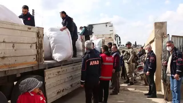 Son dakika: Mehmetçik, Barış Pınarı bölgesinde 1000 öğrenciye kırtasiye ve kıyafet yardımı yaptı Son dakika: Mehmetçik, Barış Pınarı bölgesinde 1000 öğrenciye kırtasiye ve kıyafet yardımı yaptı