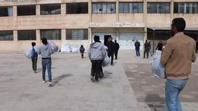 Son dakika: Mehmetçik, Barış Pınarı bölgesinde 1000 öğrenciye kırtasiye ve kıyafet yardımı yaptı Son dakika: Mehmetçik, Barış Pınarı bölgesinde 1000 öğrenciye kırtasiye ve kıyafet yardımı yaptı