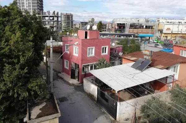 Türkiye'nin günlerce konuştuğu kazının yapıldığı ev, Google'da 'gizemli ev' olarak işaretlendi Türkiye'nin günlerce konuştuğu kazının yapıldığı ev, Google'da 'gizemli ev' olarak işaretlendi
