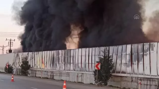 Son dakika gündem: Metal geri dönüşüm fabrikasında yangın (2) Son dakika gündem: Metal geri dönüşüm fabrikasında yangın (2)