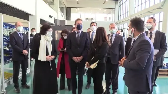 Meyer-Landrut, AB tarafından finanse edilerek kurulan model fabrikayı inceledi Meyer-Landrut, AB tarafından finanse edilerek kurulan model fabrikayı inceledi