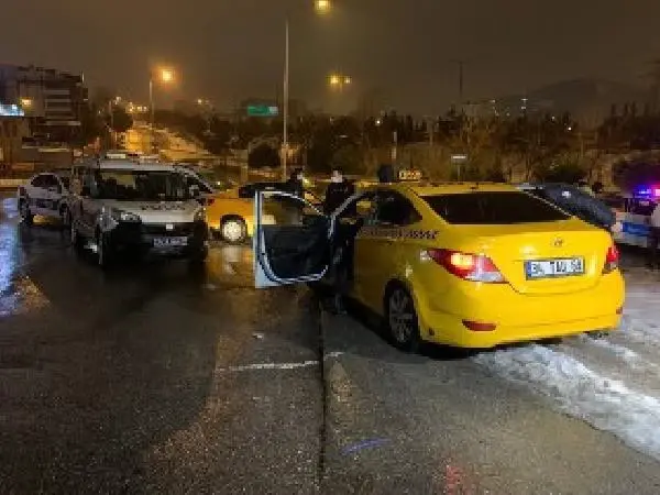 Son dakika! Müşterinin dikkati taksideki uyuşturucuyu yakalattı, 2 taksici gözaltında Son dakika! Müşterinin dikkati taksideki uyuşturucuyu yakalattı, 2 taksici gözaltında