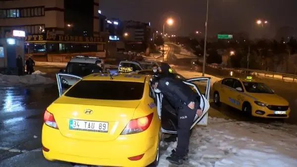 Son dakika! Müşterinin dikkati taksideki uyuşturucuyu yakalattı, 2 taksici gözaltında Son dakika! Müşterinin dikkati taksideki uyuşturucuyu yakalattı, 2 taksici gözaltında