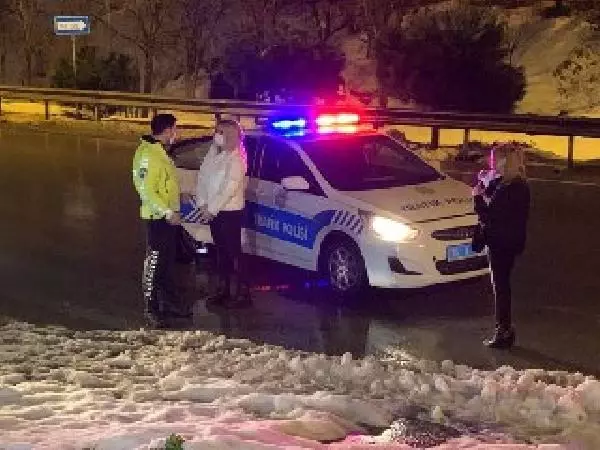 Son dakika! Müşterinin dikkati taksideki uyuşturucuyu yakalattı, 2 taksici gözaltında Son dakika! Müşterinin dikkati taksideki uyuşturucuyu yakalattı, 2 taksici gözaltında