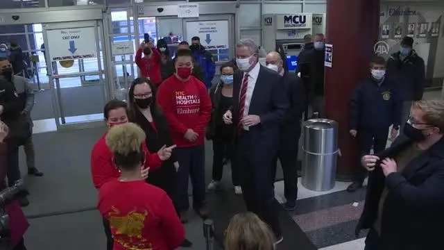 New York Belediye Başkanı, Çin Yeni Yılı kutlamaları kapsamında yemek dağıttı New York Belediye Başkanı, Çin Yeni Yılı kutlamaları kapsamında yemek dağıttı