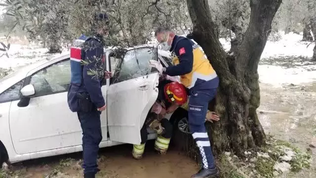 Orhangazi'de trafik kazasında 2 kişi yaralandı Orhangazi'de trafik kazasında 2 kişi yaralandı