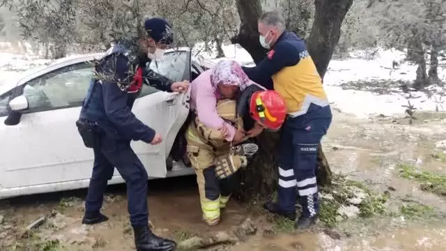 Orhangazi'de trafik kazasında 2 kişi yaralandı Orhangazi'de trafik kazasında 2 kişi yaralandı