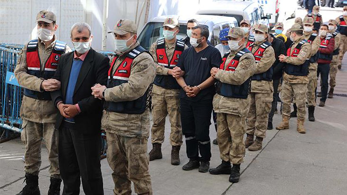 Ormanda kafası ezilmiş halde bulunan operatörün, yasak aşk nedeniyle öldürüldüğü ortaya çıktı