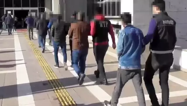 Osmaniye'de torbacılara şafak operasyonu: 12 gözaltı Osmaniye'de torbacılara şafak operasyonu: 12 gözaltı