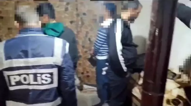 Osmaniye'de torbacılara şafak operasyonu: 12 gözaltı Osmaniye'de torbacılara şafak operasyonu: 12 gözaltı