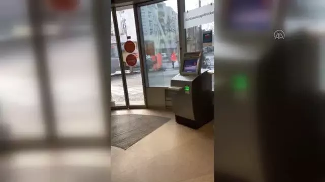 Para nakil aracı kar maskeli 4 kişi tarafından soyuldu Para nakil aracı kar maskeli 4 kişi tarafından soyuldu
