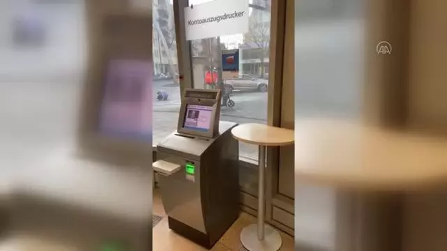 Para nakil aracı kar maskeli 4 kişi tarafından soyuldu Para nakil aracı kar maskeli 4 kişi tarafından soyuldu