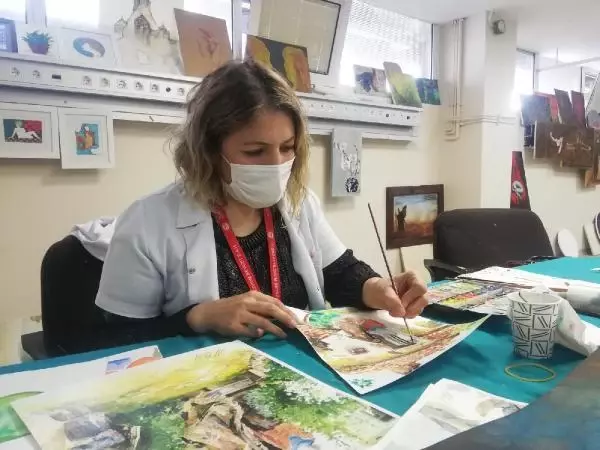 Sağlık çalışanları, resim yaparak koronavirüs stresinden uzaklaşıyor Sağlık çalışanları, resim yaparak koronavirüs stresinden uzaklaşıyor