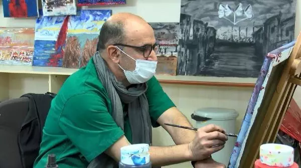 Sağlık çalışanları, resim yaparak koronavirüs stresinden uzaklaşıyor Sağlık çalışanları, resim yaparak koronavirüs stresinden uzaklaşıyor