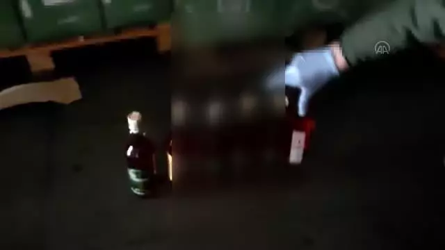 Sahte içki operasyonunda 3 kişi gözaltına alındı Sahte içki operasyonunda 3 kişi gözaltına alındı