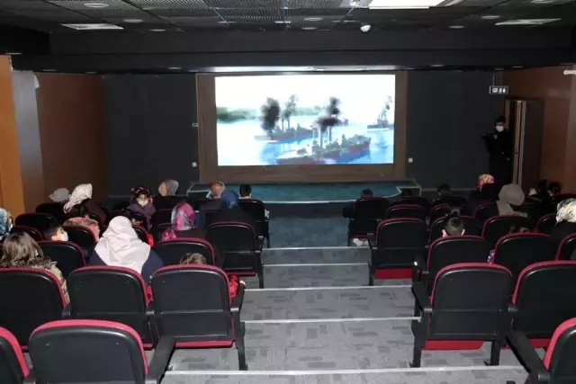 Siirt Belediyesi yetim çocukları hediyelerle sevindirdi Siirt Belediyesi yetim çocukları hediyelerle sevindirdi