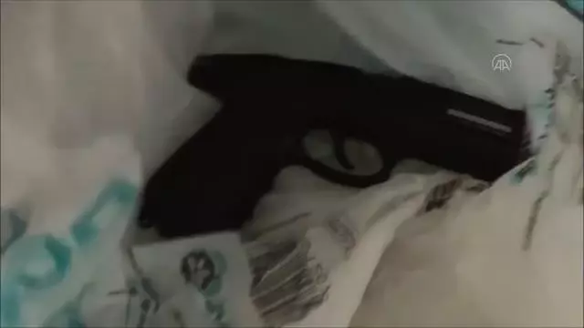 Silah kaçakçılığı iddiasıyla yakalanan zanlı tutuklandı Silah kaçakçılığı iddiasıyla yakalanan zanlı tutuklandı