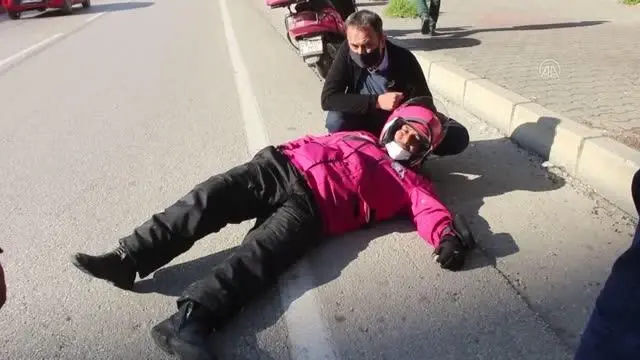 Sipariş götüren motosikletli kurye trafik kazasında yaralandı Sipariş götüren motosikletli kurye trafik kazasında yaralandı