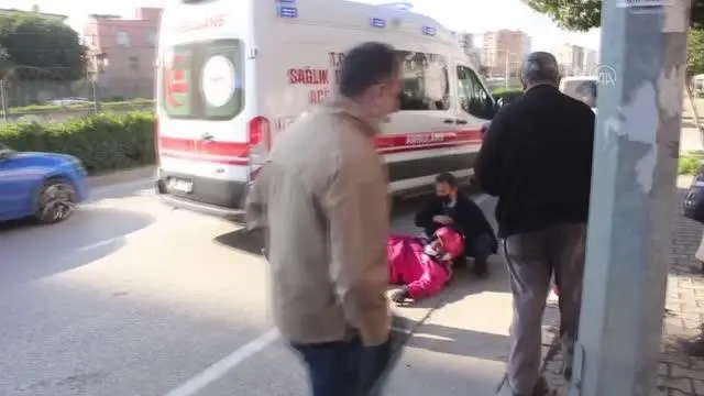 Sipariş götüren motosikletli kurye trafik kazasında yaralandı Sipariş götüren motosikletli kurye trafik kazasında yaralandı