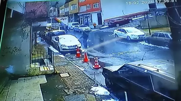 Şişli'de balkon çöktü; o anlar kamerada Şişli'de balkon çöktü; o anlar kamerada