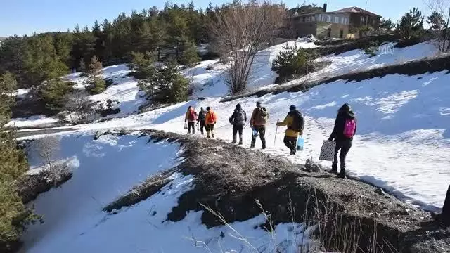 Sivas'ta doğa tutkunları salgın sürecinde turlara katılarak doğada vakit geçiriyor Sivas'ta doğa tutkunları salgın sürecinde turlara katılarak doğada vakit geçiriyor