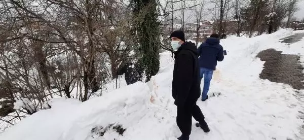 Sokaktaki kan izleri polisi harekete geçirdi Sokaktaki kan izleri polisi harekete geçirdi