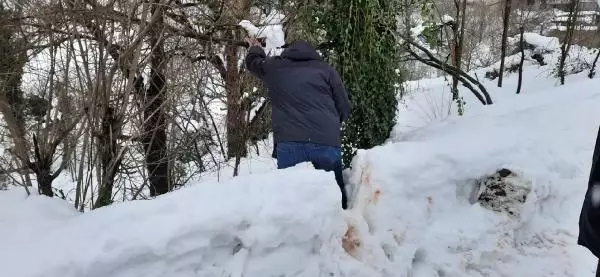 Sokaktaki kan izleri polisi harekete geçirdi Sokaktaki kan izleri polisi harekete geçirdi