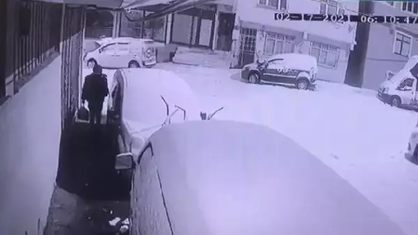 Sultanbeyli'nde otomobilden hırsızlık yapan şüpheli kamerada Sultanbeyli'nde otomobilden hırsızlık yapan şüpheli kamerada