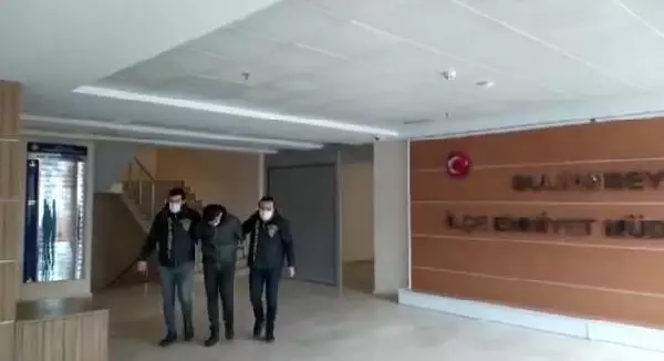 Sultanbeyli'nde otomobilden hırsızlık yapan şüpheli kamerada Sultanbeyli'nde otomobilden hırsızlık yapan şüpheli kamerada
