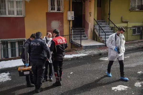 Son dakika haberleri! Sultangazi'de silahlı kavga; Bacağından vuruldu seke seke böyle kaçtı Son dakika haberleri! Sultangazi'de silahlı kavga; Bacağından vuruldu seke seke böyle kaçtı