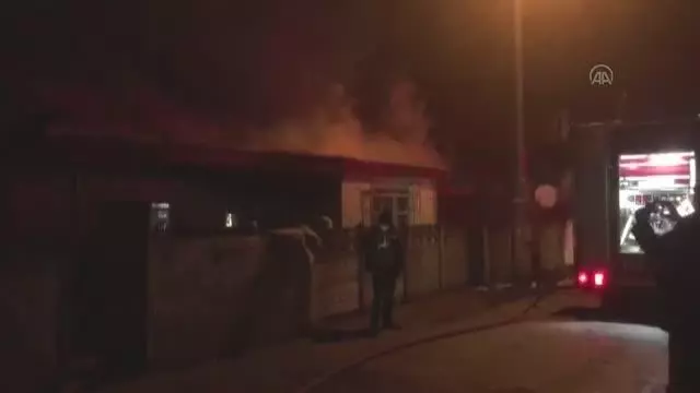 Son dakika... Suriyeli ailenin kaldığı ev yangında hasar gördü Son dakika... Suriyeli ailenin kaldığı ev yangında hasar gördü