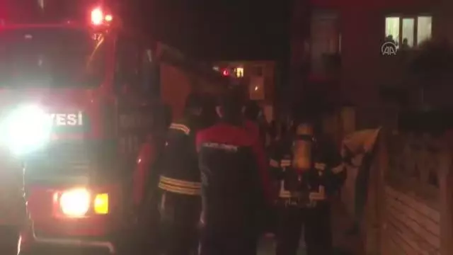 Son dakika... Suriyeli ailenin kaldığı ev yangında hasar gördü Son dakika... Suriyeli ailenin kaldığı ev yangında hasar gördü