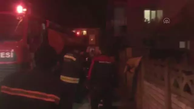 Son dakika... Suriyeli ailenin kaldığı ev yangında hasar gördü Son dakika... Suriyeli ailenin kaldığı ev yangında hasar gördü