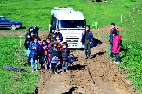 Tapulu arsasından geçen yolu kapattı, kalp krizi geçiren hastaya ambulans ulaşamadı Tapulu arsasından geçen yolu kapattı, kalp krizi geçiren hastaya ambulans ulaşamadı